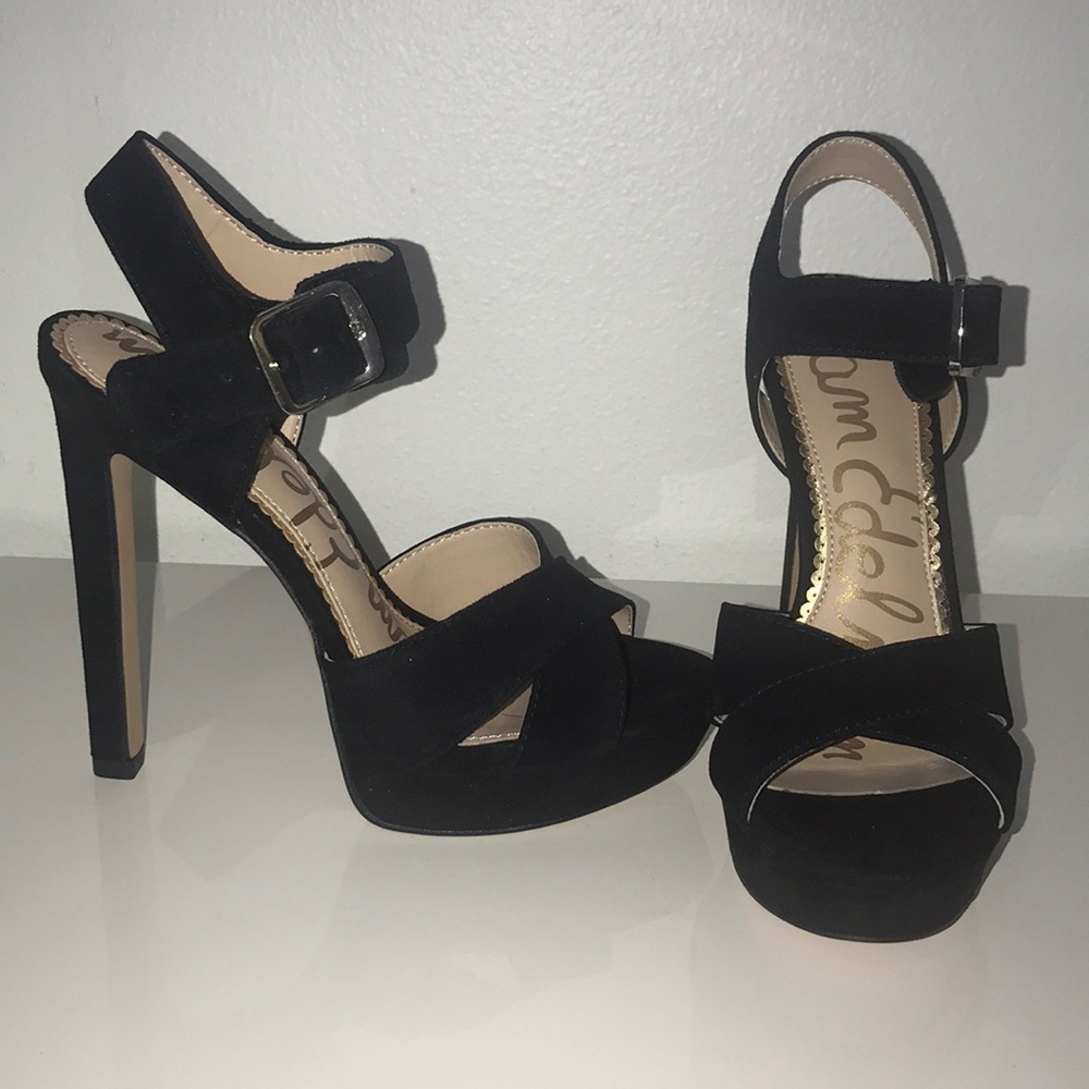 BRAND NEW suede pumps